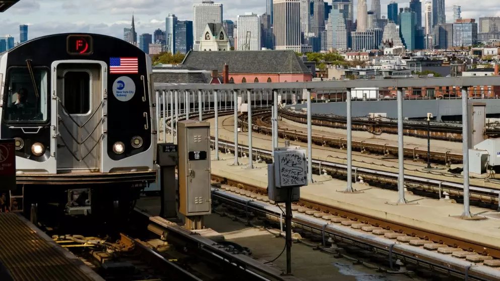 Dos adolescentes fueron encontradas sin vida en el interior de las instalaciones del #Metro de #NuevaYork

Fallecieron luego de intentar un peligroso reto #viral 

aztecanoticias.info/3Wln8eW