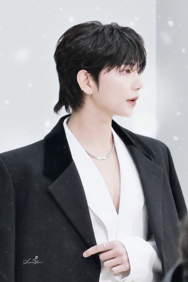 𝟐𝟎𝟐𝟓.𝟏𝟎.𝟎𝟑
𝑮𝑰𝑽𝑬𝑵𝑪𝑯𝒀 𝑷𝑭𝑾 🇫🇷

𝑃𝑟𝑖𝑛𝑐𝑒 𝐶ℎ𝑎𝑟𝑚𝑖𝑛𝑔🎠🤍

#SEVENTEEN #세븐틴 #JOSHUA #조슈아 #ジョシュア #JOSHUAxGIVENCHY
#GivenchySS26 #ParisFashionWeek