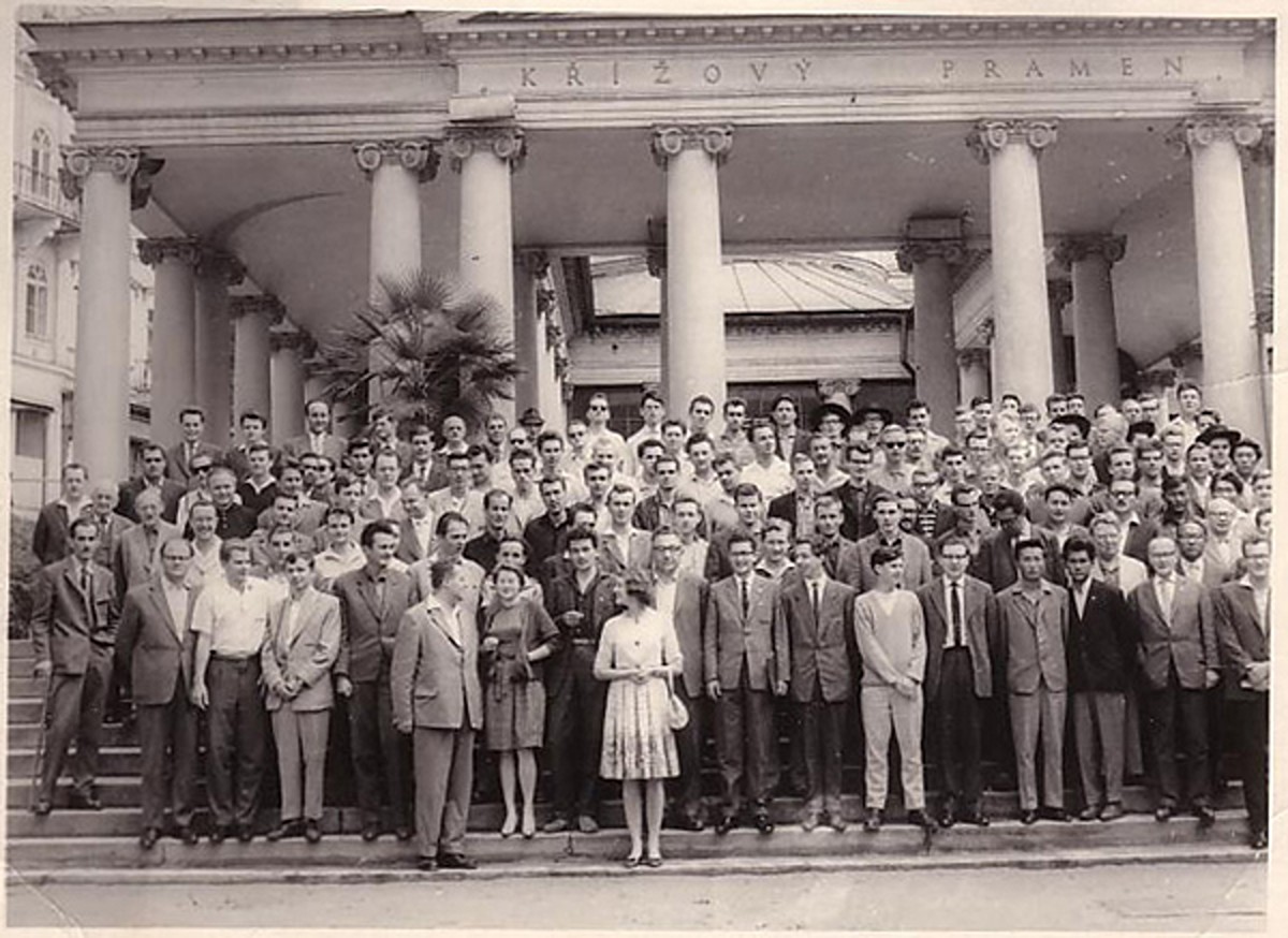JustChessSports's tweet image. 9th World Student Team Chess Championship, Mariánské Lázne 1962. 

Boris Spassky is in front row, 2nd from left. Igor Bondaresvky is behind him.

Photo: Michael Freeman 

chessscotland.com/documents/hist… 

#chess #ajedrez #schach #scacchi #echecs #xadrez