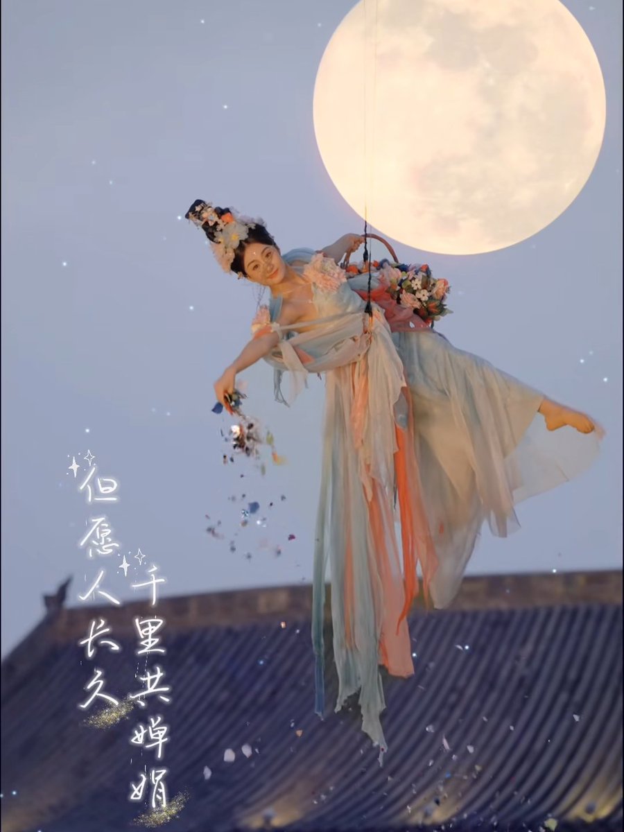 Visit_Henan's tweet image. Today is the traditional Chinese festival—Mid-Autumn Festival. Let’s admire the full moon together, honoring our home and country, and cherishing the reunion. May those we long for have a life filled with happiness and fulfillment! #MidAutumnFestival #ChasingTheMoon #GoldenWeek