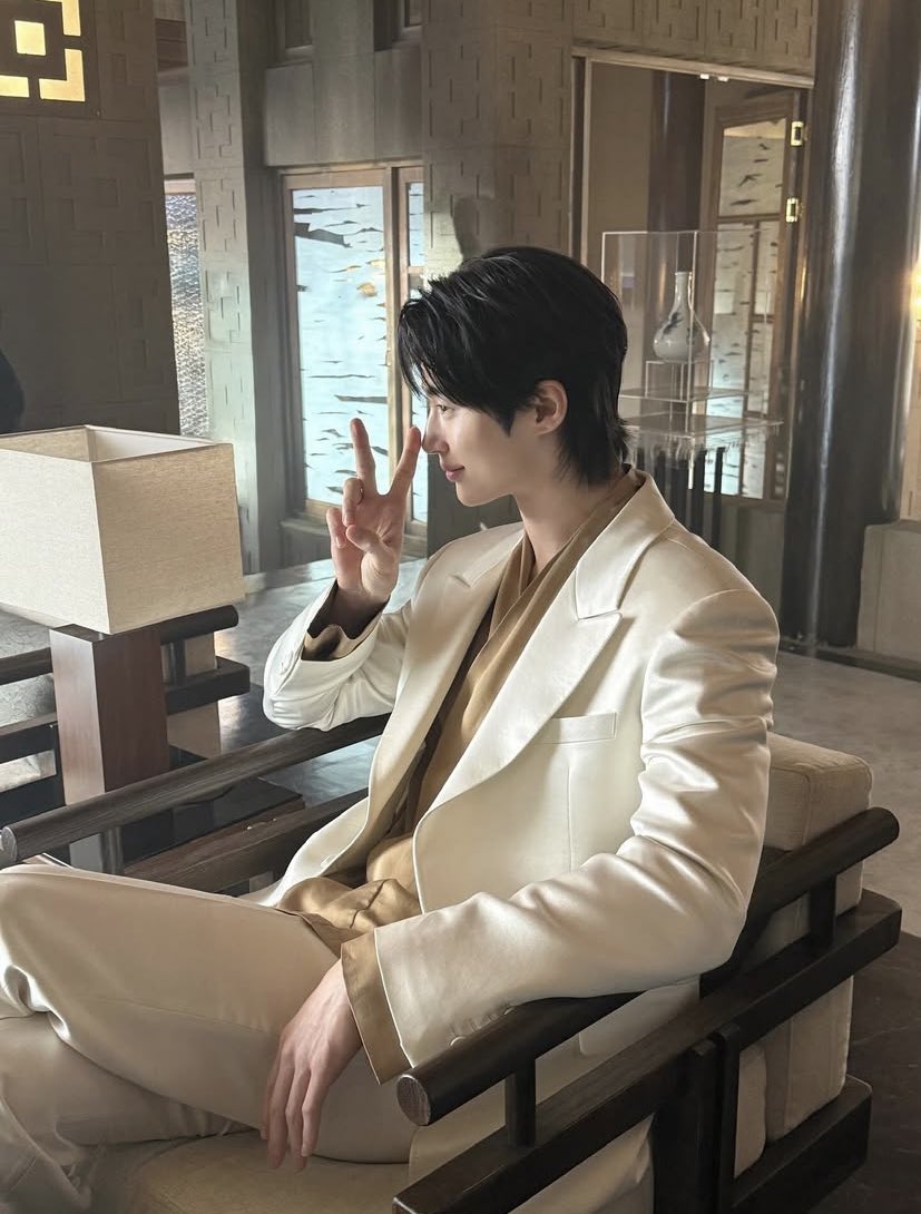 gakuat gakuat, gimana kalo ini style prince lee ahn? HAKKKKK STRESS😭🤯