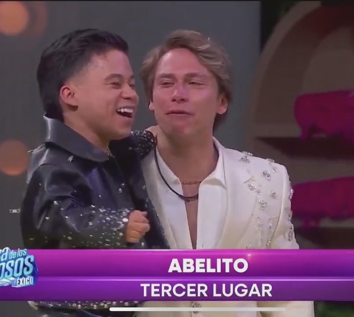 Lomas240's tweet photo. Yo creo que esta es una de las salidas más tristes que pudieron haber, aún recuerdo cuando el Abel tenía demasiado apoyo y hacía una dupla muy buena con ninel, no obstante se fue apagando poco a apagando.
#LaCasaDeLosFamososMx #LCDFLMX3
#LCDLFMX #LaCasaDeLosFamososMexico3 https://t.co/72HT15ipnk
