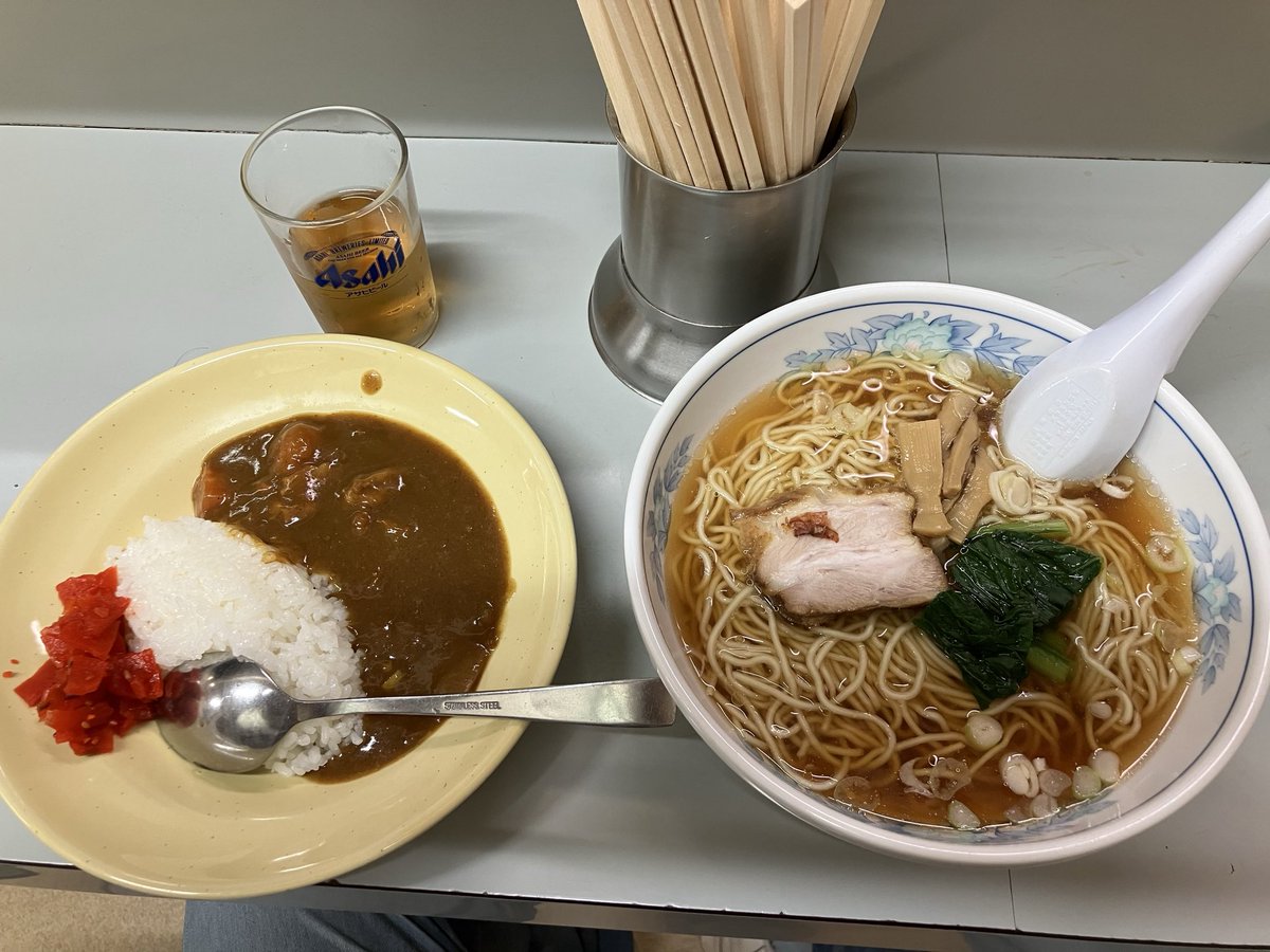本厚木　やっこ
ラーメン(450)、半カレー(250)で店のおばちゃんはおしゃべりで雰囲気良い、美味い！良いとこ見つけた！