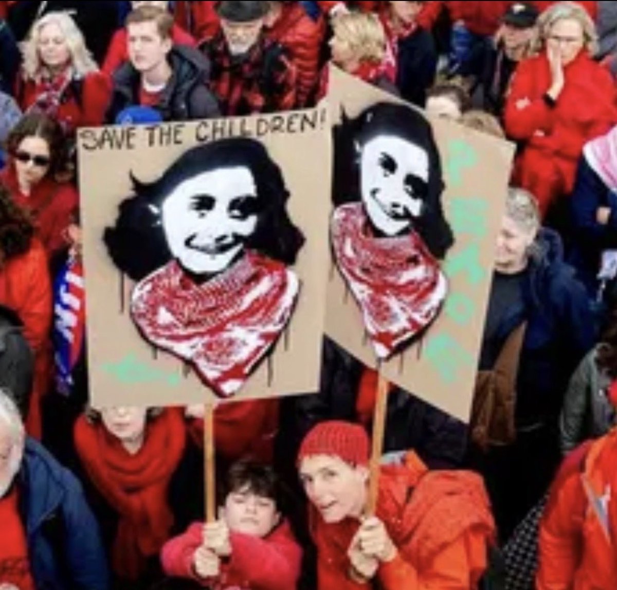 Het gebruik van Anne Frank met een keffiyeh is al stuitend, gezien haar historische betekenis als symbool van Joods lijden. Maar je kind betrekken bij zo’n politiek geladen statement? Dat is  een grens overschrijden. 🎗️