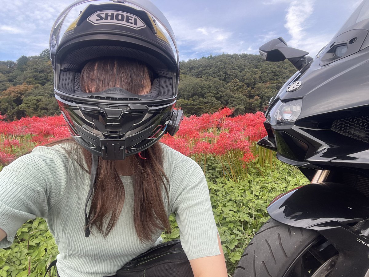 前髪出してたらおでこにヘルメットの跡がつかないって女の子が投稿してるのを見かけて、いーなーて思ったんすよ