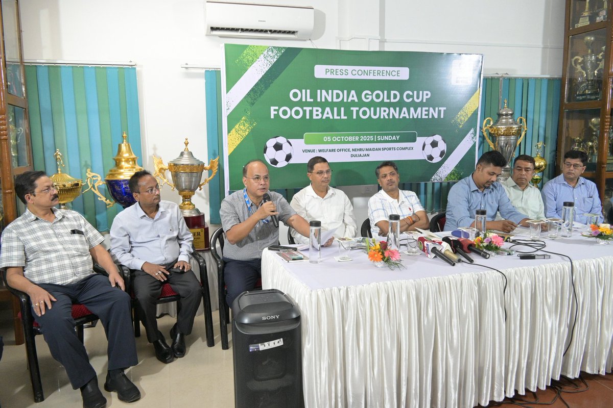 OilIndiaLimited's tweet photo. A press conference was held ahead of OIL INDIA GOLD CUP #FootballTournament (8th Edition). The media was addressed by Shri Madhurjya Baruah, ED (HR&amp;FA) and Patron of the Organising Committee, in the presence of OIL officials &amp; organising committee members. 
#pressconference https://t.co/7A8gM9NUZ3