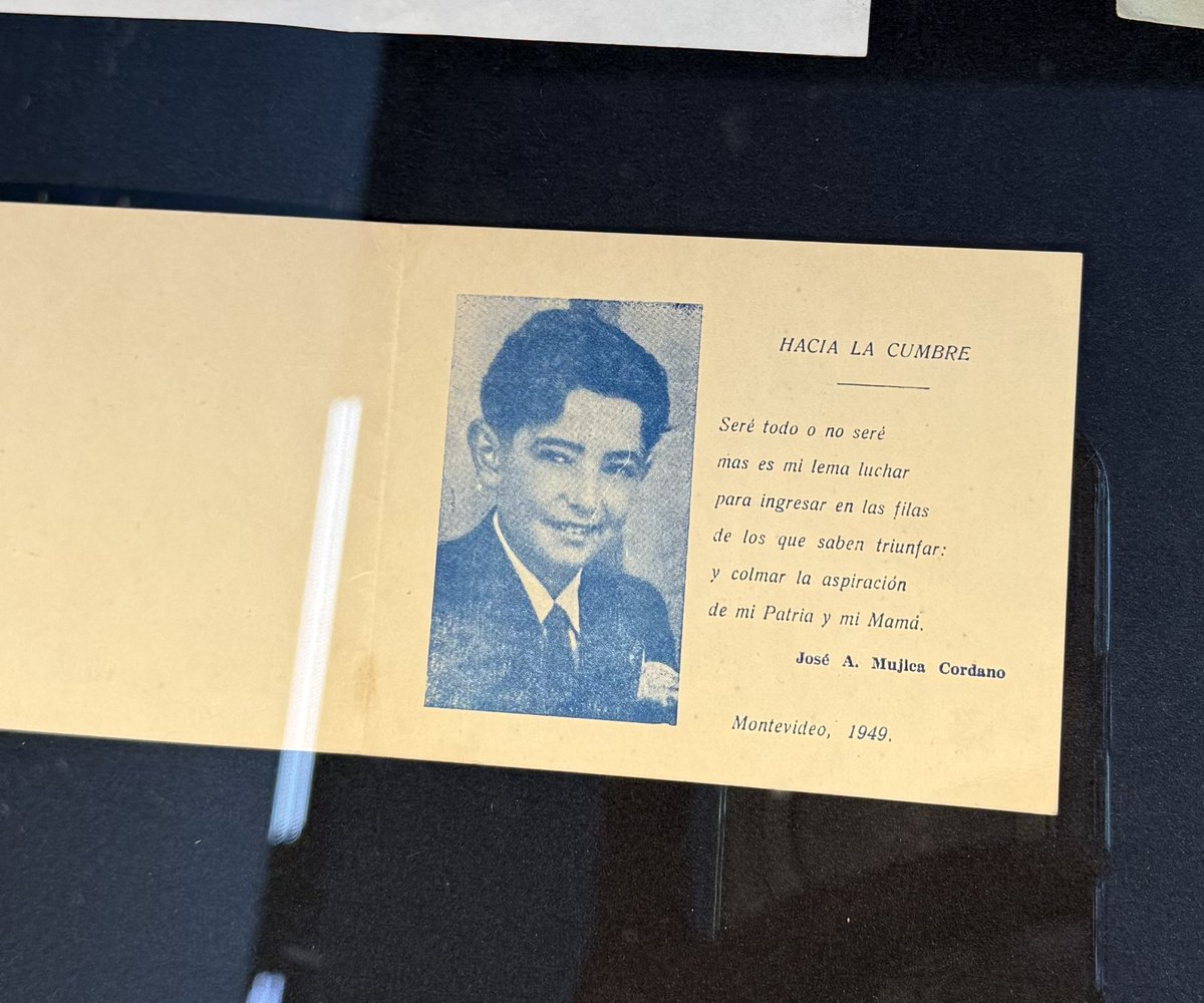 #DíaDelPatrimonio2025 nos encontró recorriendo la vida de Pepe en una muestra muy emotiva: fotos, retratos, discursos, cartas, condecoraciones internacionales, encuentros, obsequios y objetos íntimos resumen una vida de lucha, sin pausa, por un mundo mejor.