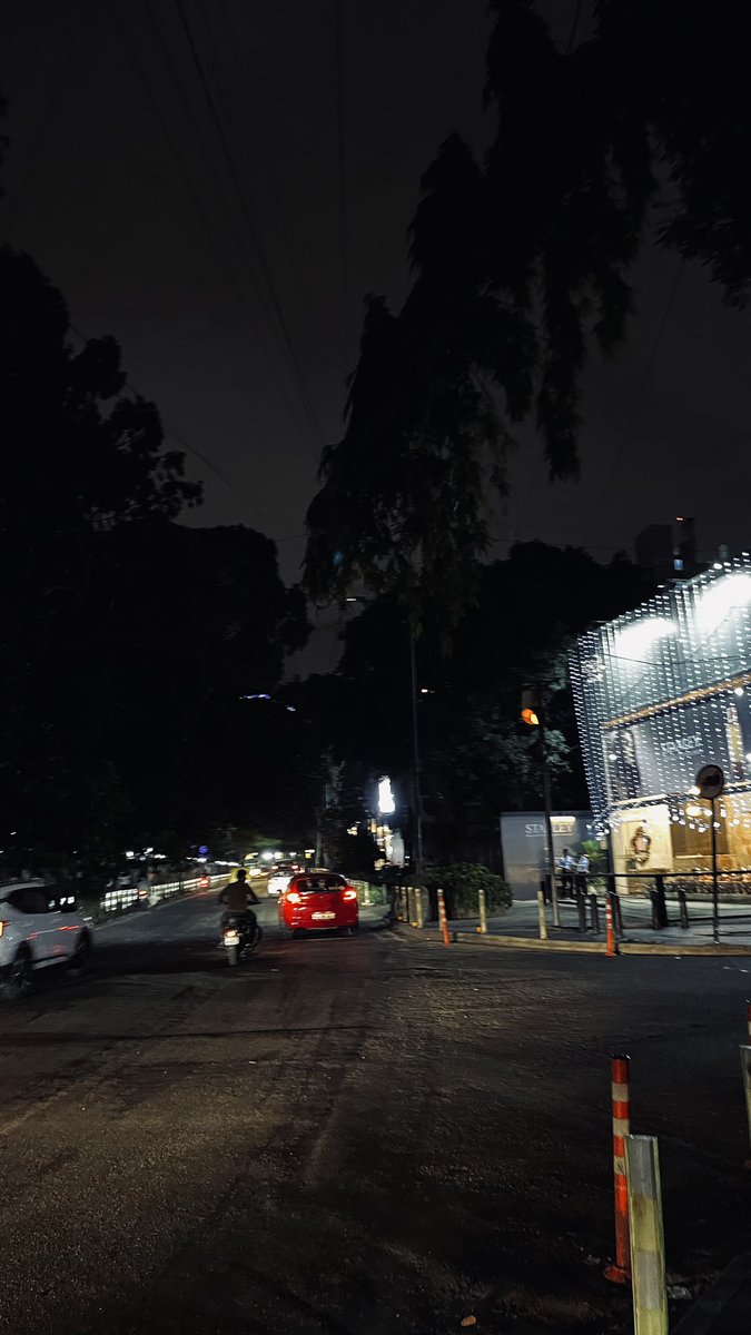 nandeesh_rai's tweet image. Need urgent attention, the smart city street lights in and around Brigade Road, Church street and near St. Joseph’s School, catholic club have not been working for long. @ICCCBengaluru @GBA_office @GBAChiefComm @BangaloreRepair @DKShivakumar