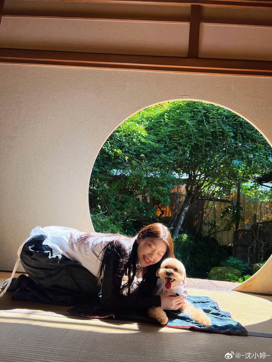 XIAOTINGTEAM's tweet image. 251006 — #XIAOTING Weibo (沈小婷) update. #샤오팅 #シャオティン

"Happy Mid-Autumn Festival, may happiness always be by your side🌟"