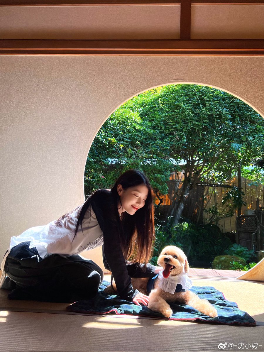 XIAOTINGTEAM's tweet image. 251006 — #XIAOTING Weibo (沈小婷) update. #샤오팅 #シャオティン

"Happy Mid-Autumn Festival, may happiness always be by your side🌟"