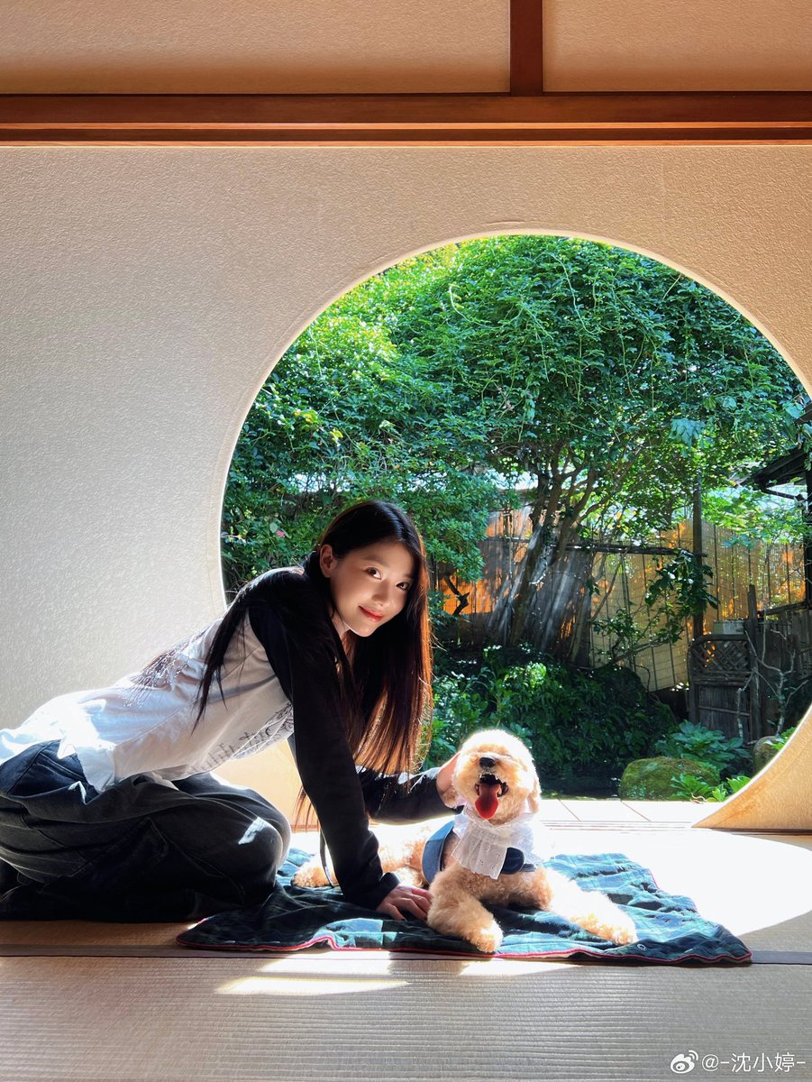 XIAOTINGTEAM's tweet image. 251006 — #XIAOTING Weibo (沈小婷) update. #샤오팅 #シャオティン

"Happy Mid-Autumn Festival, may happiness always be by your side🌟"