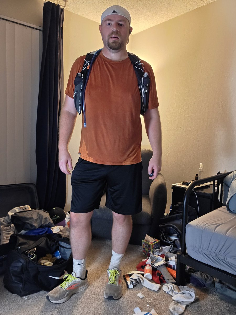 alpha_cap93's tweet image. Made it out for an 8 mile run tonight 🥵 I'm worn out, but well on the way for my half marathon in about a month

(Yea we're just ignoring the messy room hehe 🙈)