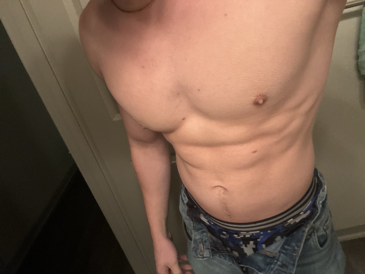 mattcookonly's tweet photo. Comment, repost, like and follow to see what’s underneath in the DMs. #nsfw #nsfwtwt #seller #horny #bi #gay #nsfwtwtًً https://t.co/q80s2lgEQt