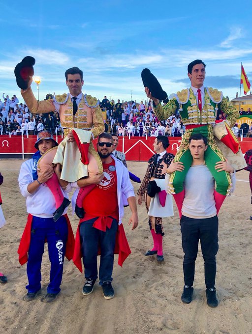 🫂 Tauromaquia, cultura que une.

📸 Medina de Pomar (Burgos, octubre de 2025)