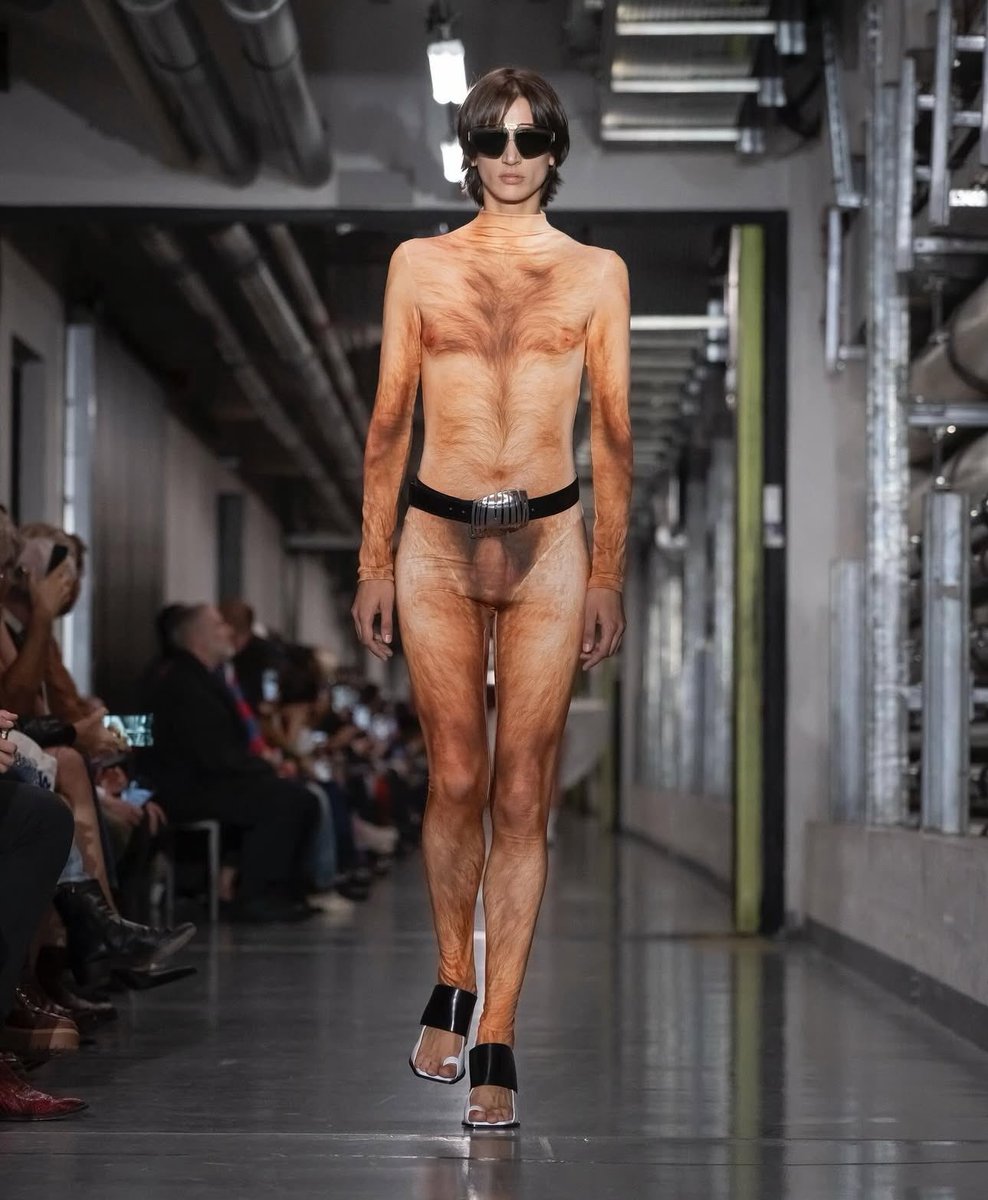 ThisIsAnilJha's tweet image. Fashion peak or freak? #MetGalaDesi #GaultierGoneWild #pankajtripathi #jeanpaulgaultier #ViralVibes #FashionDebate