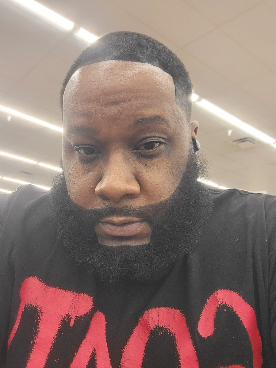 Stephen75843575's tweet photo. Damn I look good https://t.co/xEFXFk8wH4