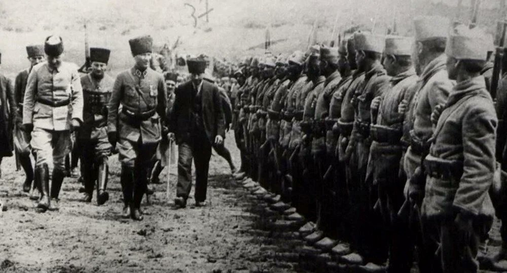 Bundan tam 102 yıl önce 'Geldikleri gibi gittiler!'

Türklüğü ve güzel İstanbul'u 5 yıl süren düşman işgalinden kurtaran başta Gazi Mustafa Kemal Atatürk olmak üzere, saygın iradenin ve milli mücadelenin tüm kahramanlarını onur ve şerefle yad ediyorum.