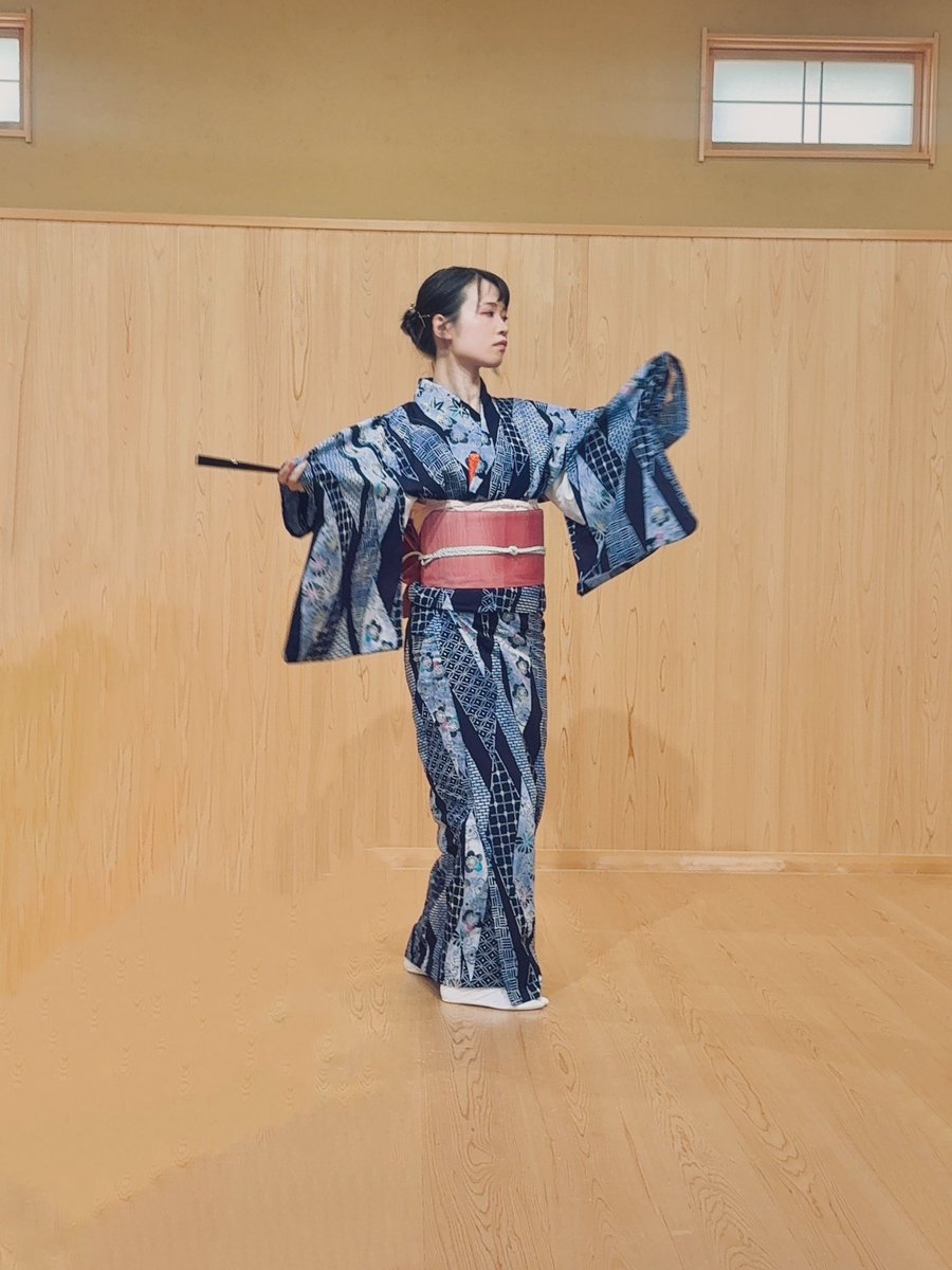 今年も浴衣会無事終了いたしました。
義太夫『道成寺』道行
今回、気持ちを新たに挑んだ本番。
先の長い芸事ですが今回、私の中で次のフェーズへ行けた気がします。
日本舞踊という形でお芝居できて良かったです。
#日本舞踊 #道成寺