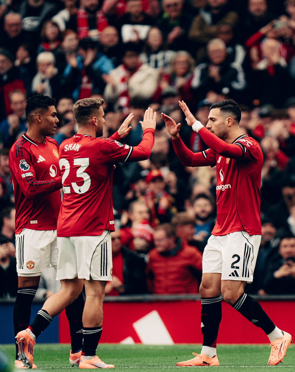 ManUtd_MY's tweet photo. 3 kemenangan in a row dekat Old Trafford 😮‍💨 https://t.co/RbamxZToHa