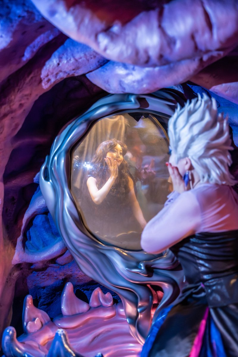 偽りの美に酔うアースラ😈✨️/Ursula Intoxicated by False Beauty 

ヴァネッサ→<a href="/minimini_sizes2/">みに🎀</a> 
アースラ  → <a href="/pooh__0317/">ぷー@9/27🏰22.23.26🌊</a> 

#Dハロ仮装2025 #Dハロ2025