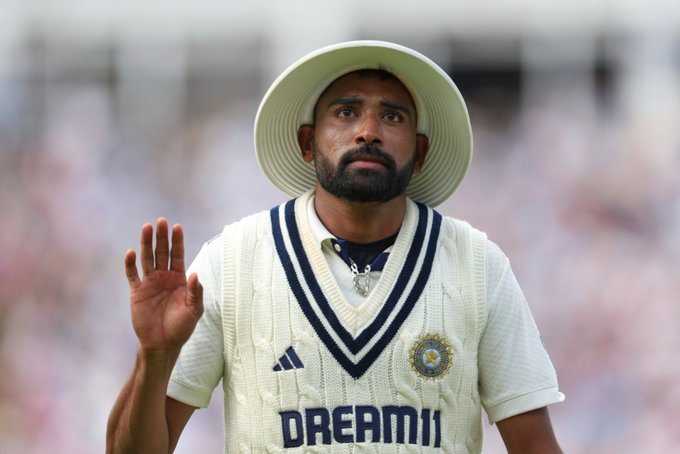 imArshit's tweet photo. @mufaddal_vohra Siraj’s words reflect Dhoni’s wisdom on public opinion hero one day, zero the next.
Staying focused and valuing real support is what keeps players grounded. 💯
#MohammedSiraj #MSDhoni #CricketReality #StayFocused #FromHeroToZero #Siraj #Dhoni https://t.co/HjHOYpvwBR