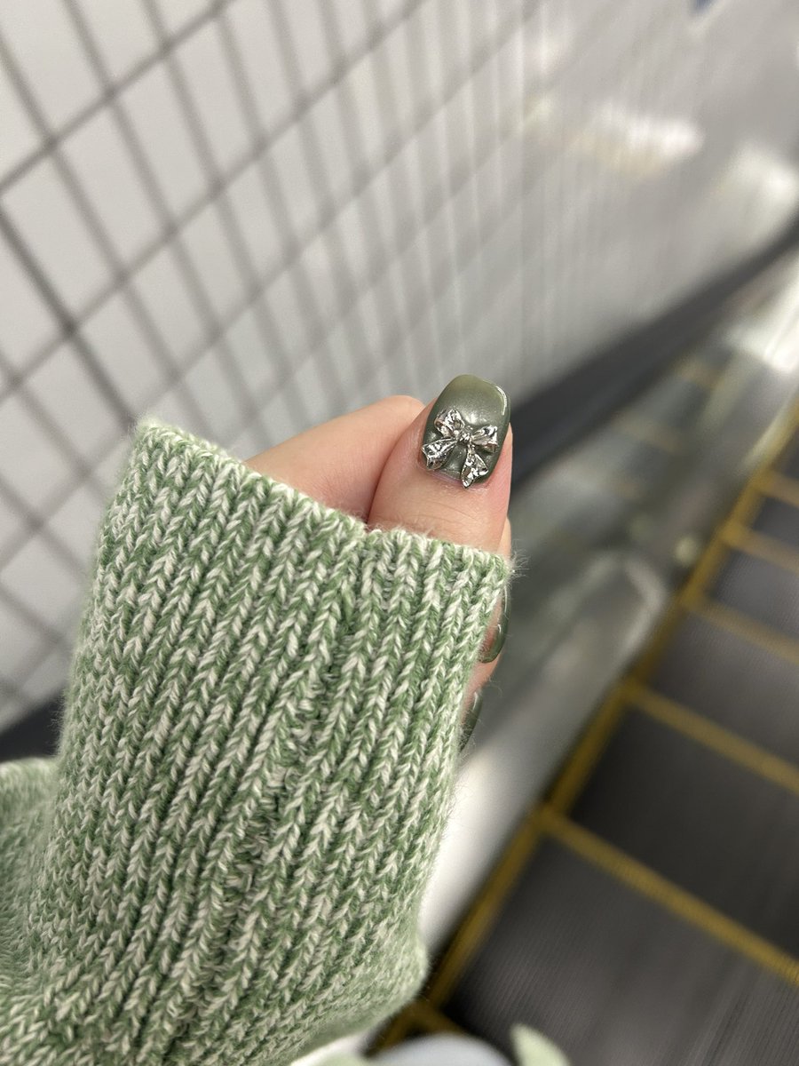okada_karin's tweet photo. ネイル可愛くて見せびらかしたいので載せます💅🫶
秋っぽいし私っぽくて可愛い👍👍 https://t.co/mdW3iNduP9