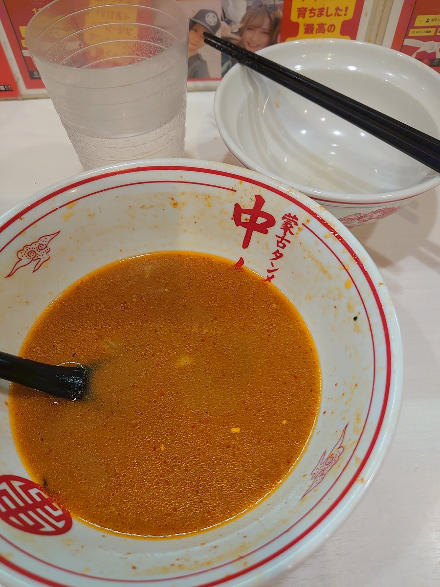 ComMicuo's tweet image. 久しぶりに中本食べた！
五目蒙古タンメン🌶辛ﾚﾍﾞﾙ7
ずーっとトッピングに欲しかった「もやし」があるのを見つけて即追加、ついでに気になった「ほうれん草」、いつも乗せてる「バター」「チャーシュー1枚」
久しぶりの炭水化物 美味し過ぎた🍜