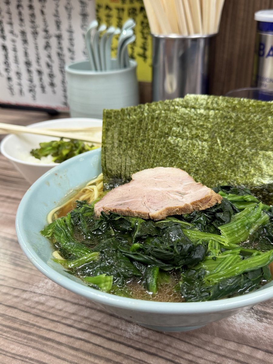 金曜日にYouTube撮影で久々の「古巣」にてラーメンを頂きました。一緒にいた人が直前にオレオレ詐欺に人生の貴重な時間を奪われて生きる意味を失いかけたところでしたがこの一杯でらしさを取り戻しました。やっぱり人は「食」の生き物なんだなぁと。