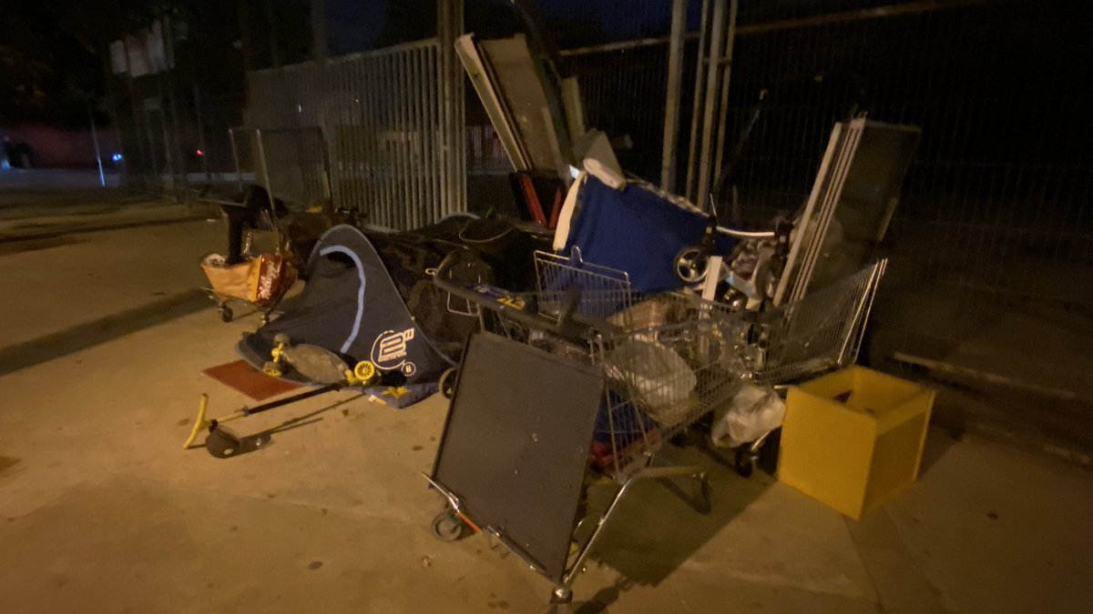 Sortir a fer esport de bon matí i trobar això a la Pl Rafael Alberti #rubicity <a href="/AjRubi/">Ajuntament de Rubí</a> 
Ningú “apatrulla la ciutat” de nit?