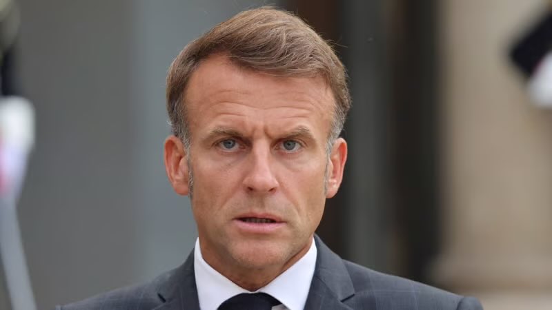 Frontieresmedia's tweet photo. Emmanuel Macron doit-il démissionner ? ⤵️ https://t.co/t7LuSgEzvd