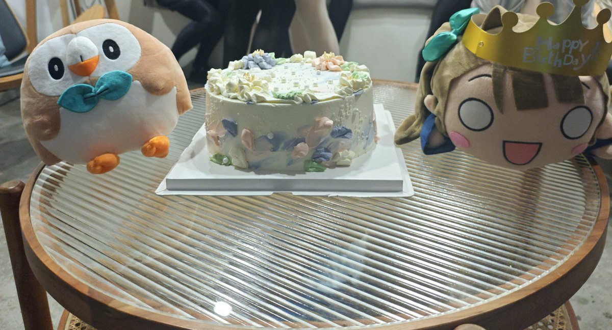 🎂感谢大家捧场～
从左到右：<a href="/Hakuo_Kig_2/">白魚二号機</a> <a href="/rinsletica/">rinsletica</a> <a href="/WWRR_571/">WWRR</a> <a href="/_ranfa_/">唐僧爱染发</a> 栗子球 我 <a href="/baixuefh/">白雪飞鸿</a> <a href="/ANAorSharky/">Ann Silvan Forest⏳💀🍵🐱</a>  <a href="/mzk00984087/">璃染</a> <a href="/exyakumokuro/">八云黑</a> <a href="/xiaoxiaoxiaohu3/">kuku</a>