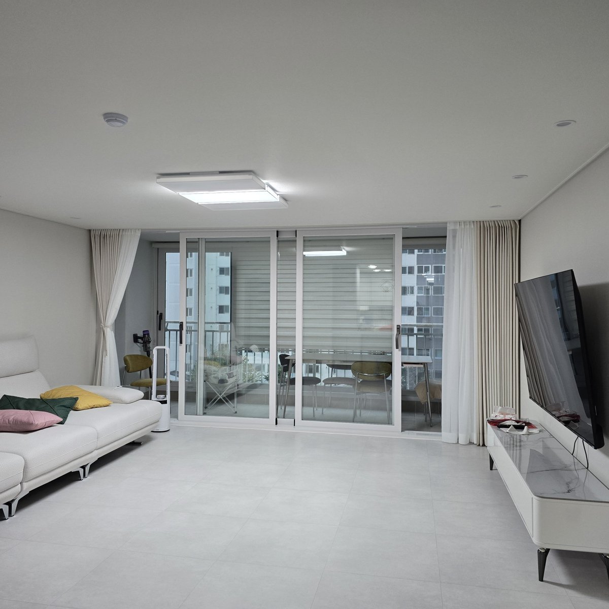 이번 연휴는 일 때문이 아니라 집 때문에 바쁘다!
열심히 틈틈히 이사갈 집 와서 정리 주웅
혼자 열일 중이긴 한데 나름 행복함