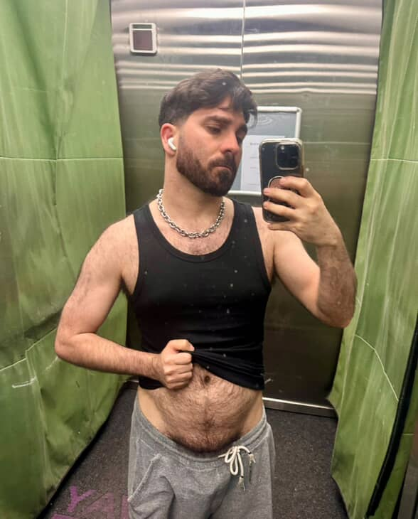 Now I have a ref sheet 
so I can stop sending artists pictures of me naked