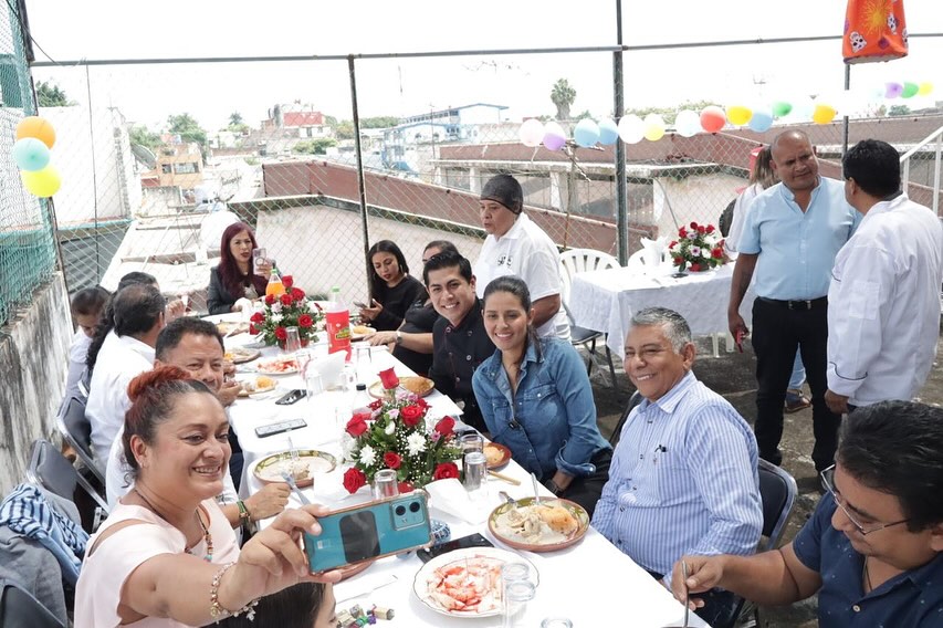 La Síndica Municipal de Cuernavaca, <a href="/pautrademx/">Paula Trade</a>  promovió una iniciativa para empoderar a mujeres emprendedoras mediante talleres de cocina impartidos por el reconocido profesor Roberto de Luz Mena en el mercado La Carolina. 
En esta ocasión, las participantes elaboraron un