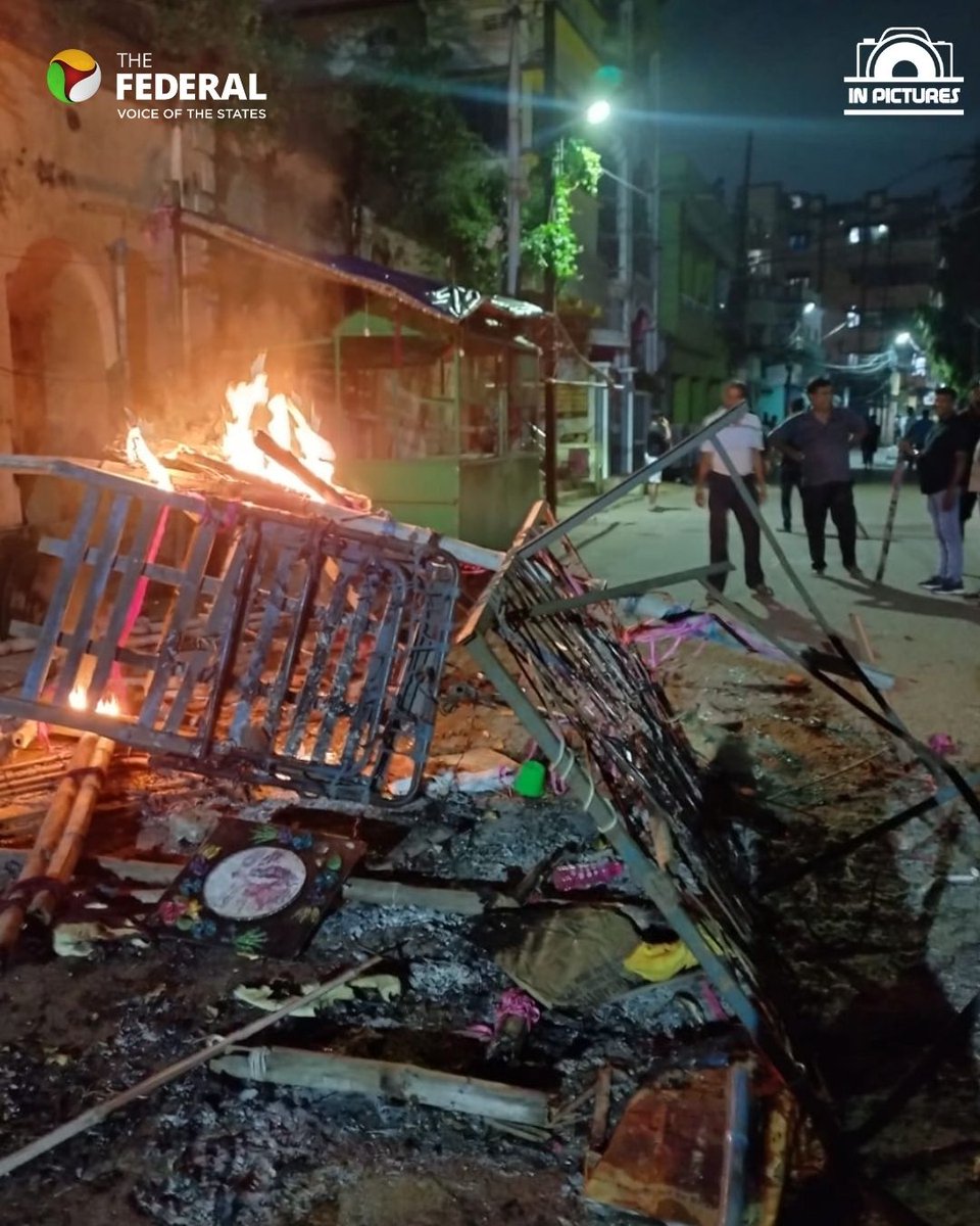 TheFederal_News's tweet photo. IN PICTURES | Fresh violence in Cuttack that left 25 people injured, prompted the Odisha govt to impose prohibitory orders across 13 police station areas and suspend internet services for 36 hours.
Read more: https://t.co/mvxlLEQzuS
#Cuttack #Odisha #ProhibitoryOrders https://t.co/JTAVgxZJdq