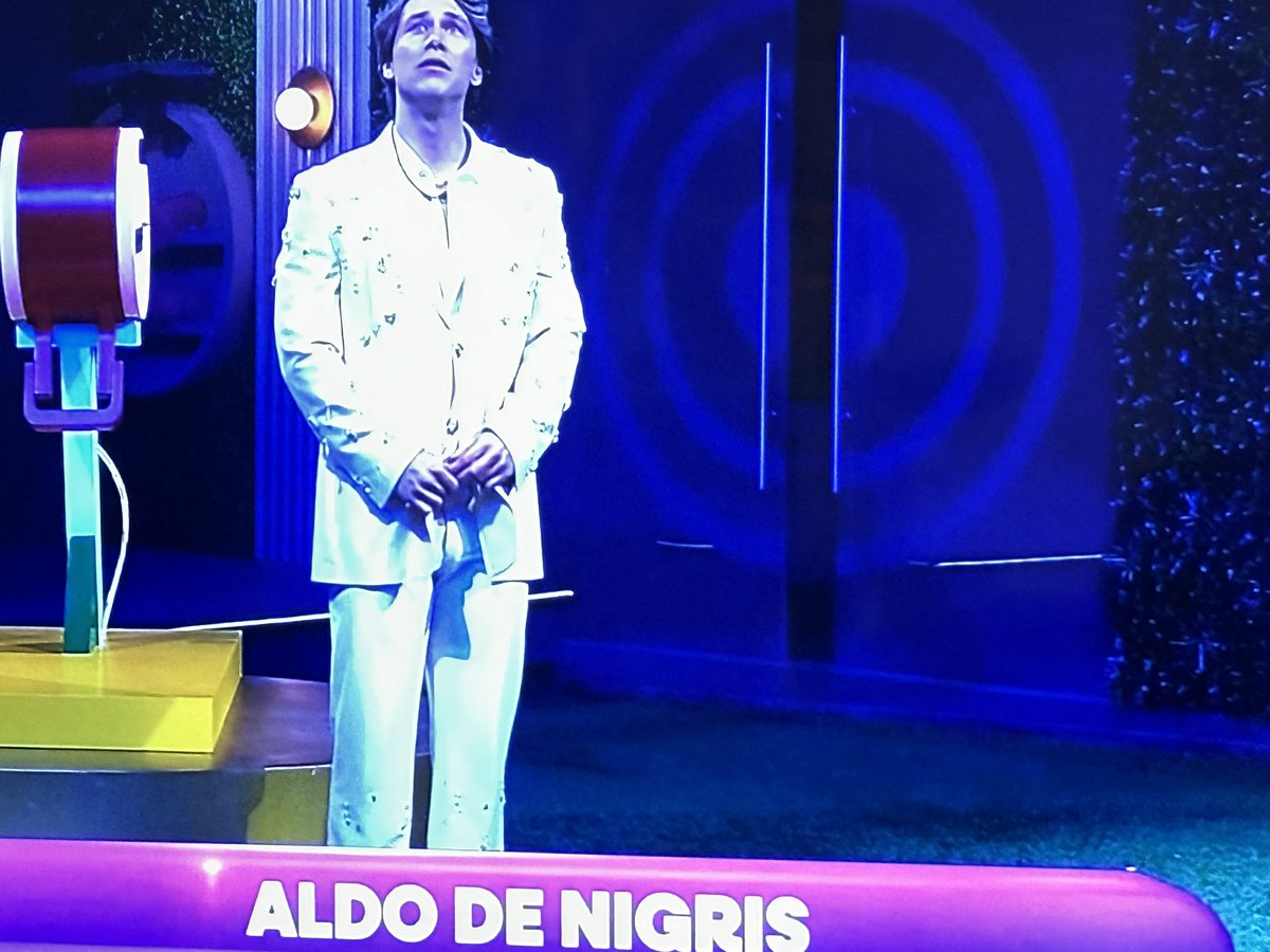 El ganador de #LaCasaDeLosFamososMx3 es #AldoDeNigris 
Bien merecido por ser original y simpático en la casa, lo que hizo que conectara con la gente. Con más de 19 millones de votos se corona como ganador de esta temporada.
