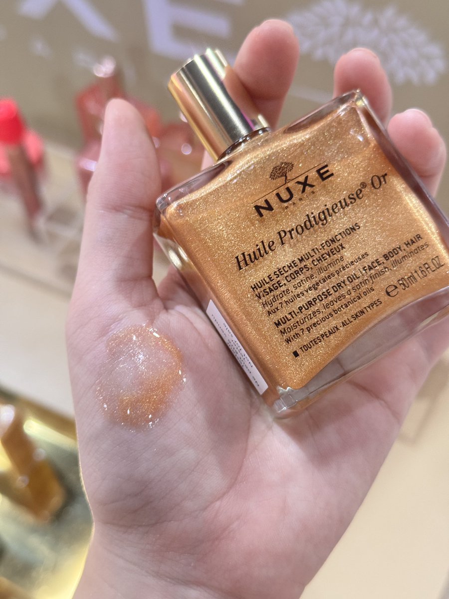เนียร์พามารู้จัก Iconic Dry Oil ที่สาวปารีเซียงเลือกใช้✨💛
ให้ผิวโกลว์ สวย ฉ่ำ บำรุงผิวได้ทุกวัน

Nuxe Huile Prodigieuse Multi-Purpose Dry Oil ดรายออยล์ที่อุดมด้วยสารสกัดจากออยล์ทั้ง 7 ชนิด ช่วยบำรุงผิวให้โกลว์ฉ่ำ เนียนละเอียด แลดูสุขภาพดี เนื้ออออยล์บางเบา ซึมไว สบายผิว