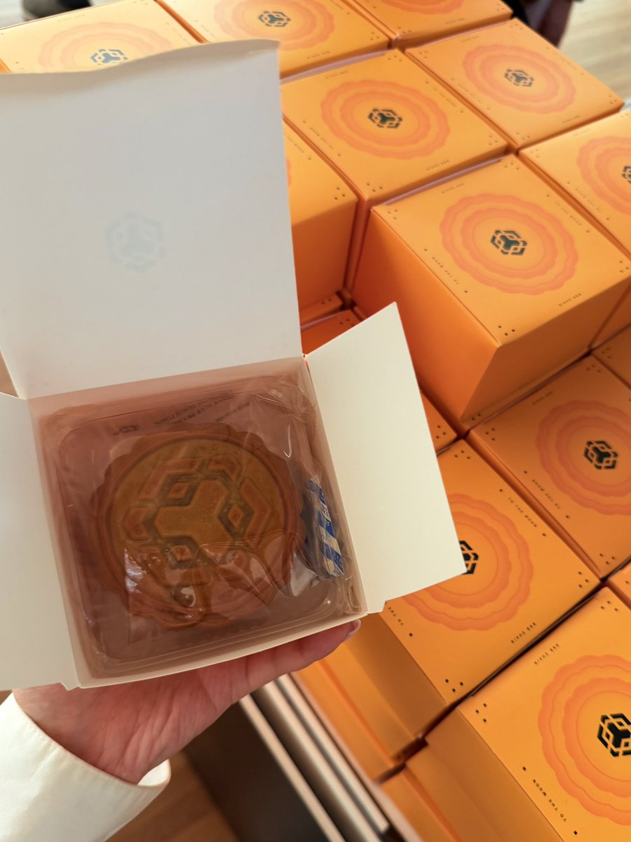 May everyone a happy &amp; blessed Mid-autumn Festival 🥮

#BNB