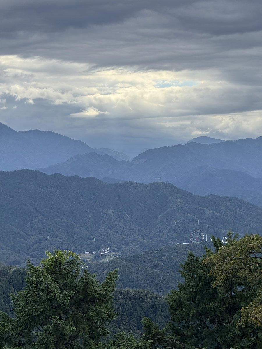 kaitack's tweet photo. 高尾山山頂なう
大山◯
丹沢山◯
蛭ヶ岳◯
大室山◯
富士山×
ミツ峠山△
南アルプス×
#高尾山
#takaosan https://t.co/1i4vtqt3wP