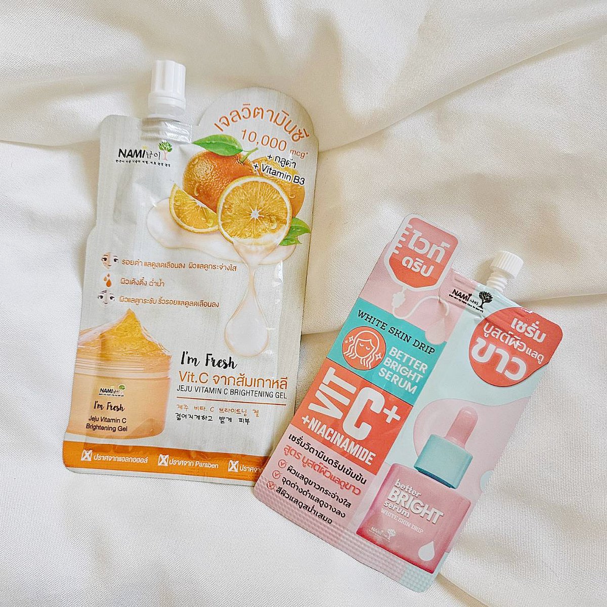 thisisoleang's tweet image. ใครหน้าหมอง มาทางนี้ ไอเทมกู้หน้าหมองในงบหลักสิบ ใช้แค่2 ตัวนี้เลย เจลวิตซีกับเซรั่มไวท์ดริป ใช้ดีมาก ช่วยให้หน้าไบร์ท แถมลดรอยด้วย ใช้คู่กันแล้วผิวฉ่ำใสขึ้นจริงๆ แดดก็แดดมาเหอะ ใช้คู่นี้ผิวไม่หมองเลย