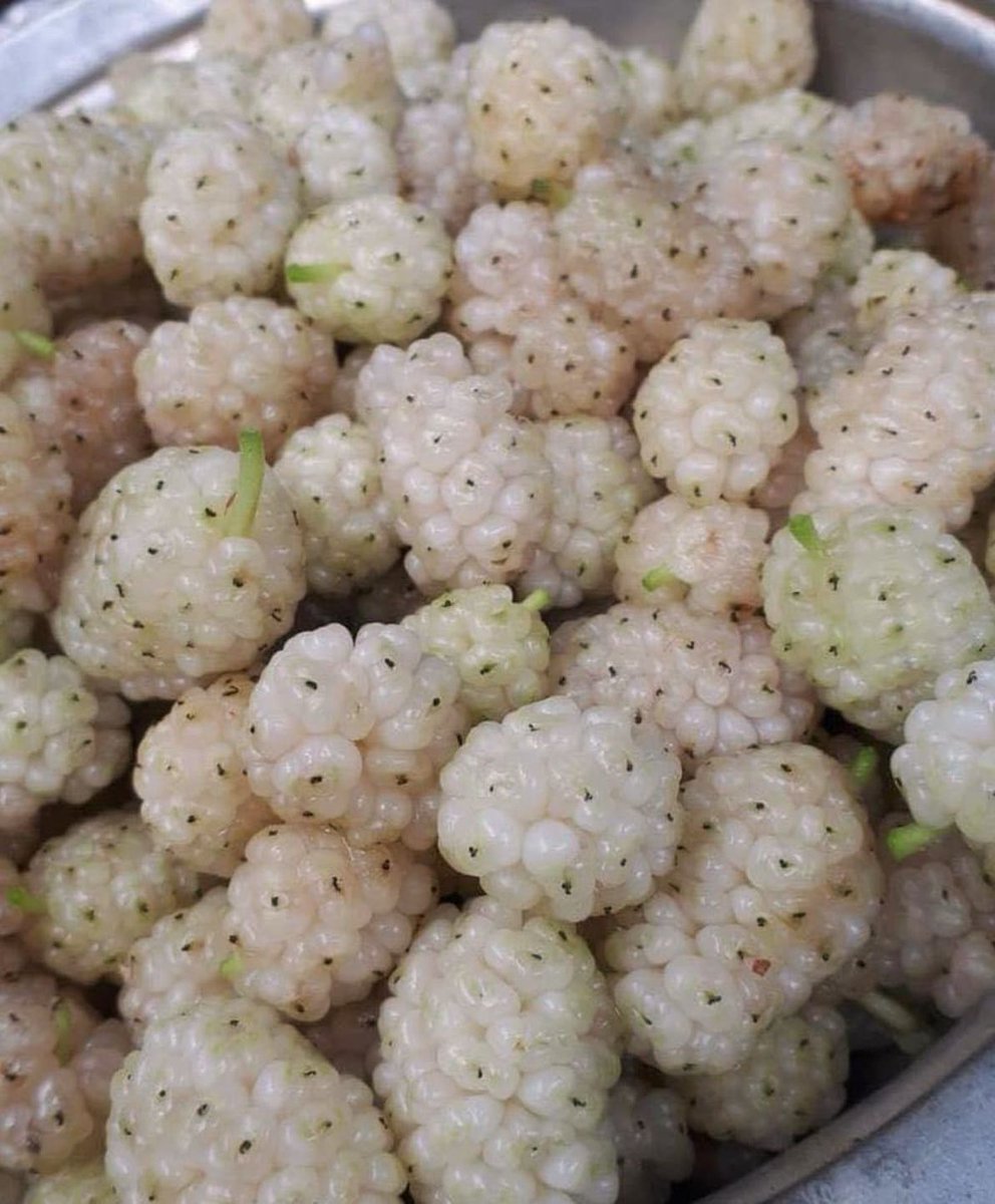 The color of the fruit will change as soon as the photo is liked!