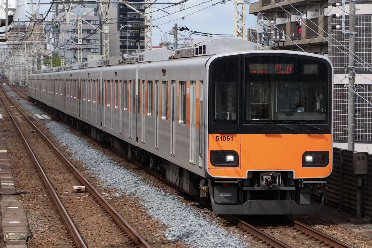 hima_7753's tweet photo. 準急＆急行 渋谷行き

田園都市線梶が谷駅構内で発生した車両衝突事故と脱線事故の為東武線内では渋谷行きとして運転しました
東武線内で渋谷行き出したの何年ぶりだ？ https://t.co/cYFLSFiNlo