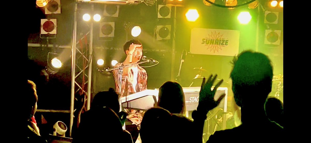 昨日のうにとろ東京LIVEではこっちのけんとさんの「はいよろこんで」を弾き歌いさせていただきました🙋‍♂️
会場の皆さんに一緒に踊っていただいて本当に嬉しく、また楽しかったです！！😆
幸せな時間でした。ありがとうございました。。。