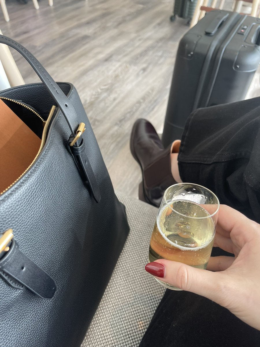 TheAliceGrey's tweet photo. I had the briefest of visits to Adelaide, and am headed home on a little cloud. Thank you for having me! 🥰 https://t.co/jnMrgb2nct