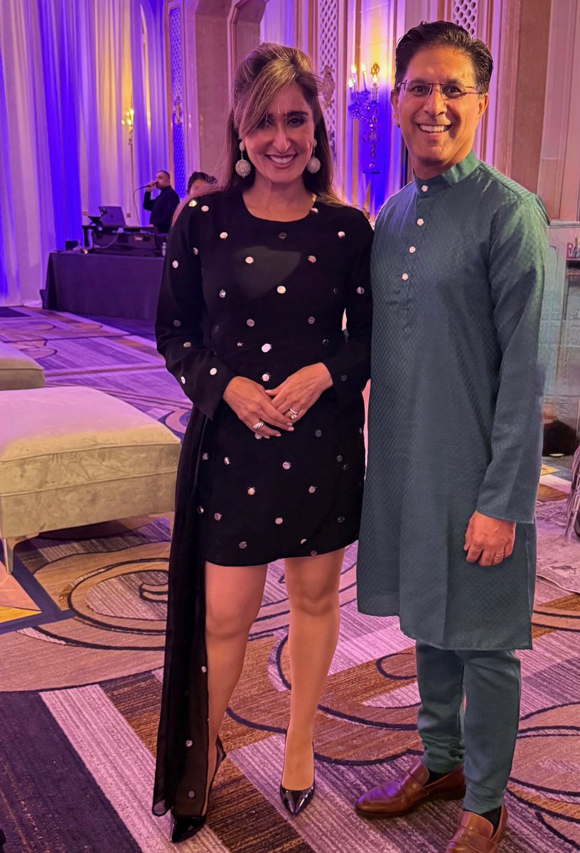 The truest depiction of my internal compass, displayed within my clothing choice: Indo-Western, through and through 🇺🇸🇮🇳! Rajat and I had a delightful experience at our friend’s wedding this weekend!