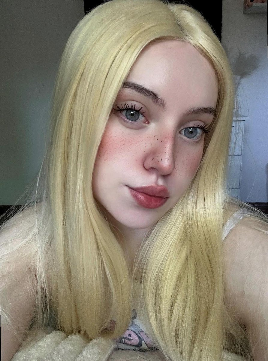 KiryuSuper's tweet photo. being 18 is wild bc u either feel like a baby who needs supervision or a 40yo paying bills w back pain https://t.co/jOaH86YS6T