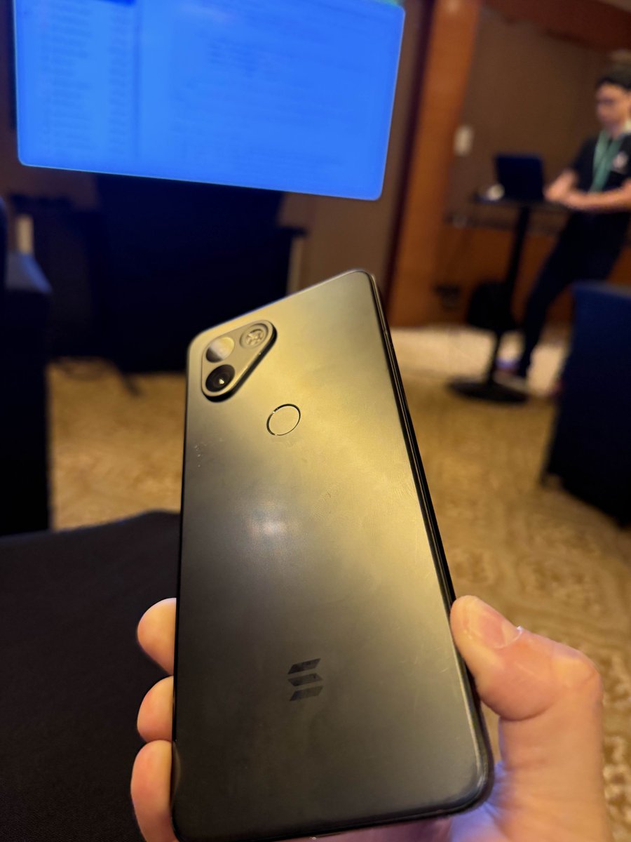 grapeprotocol's tweet image. The entire Solana APEX Mumbai event will be covered via the OG Solana Saga phone 🍇