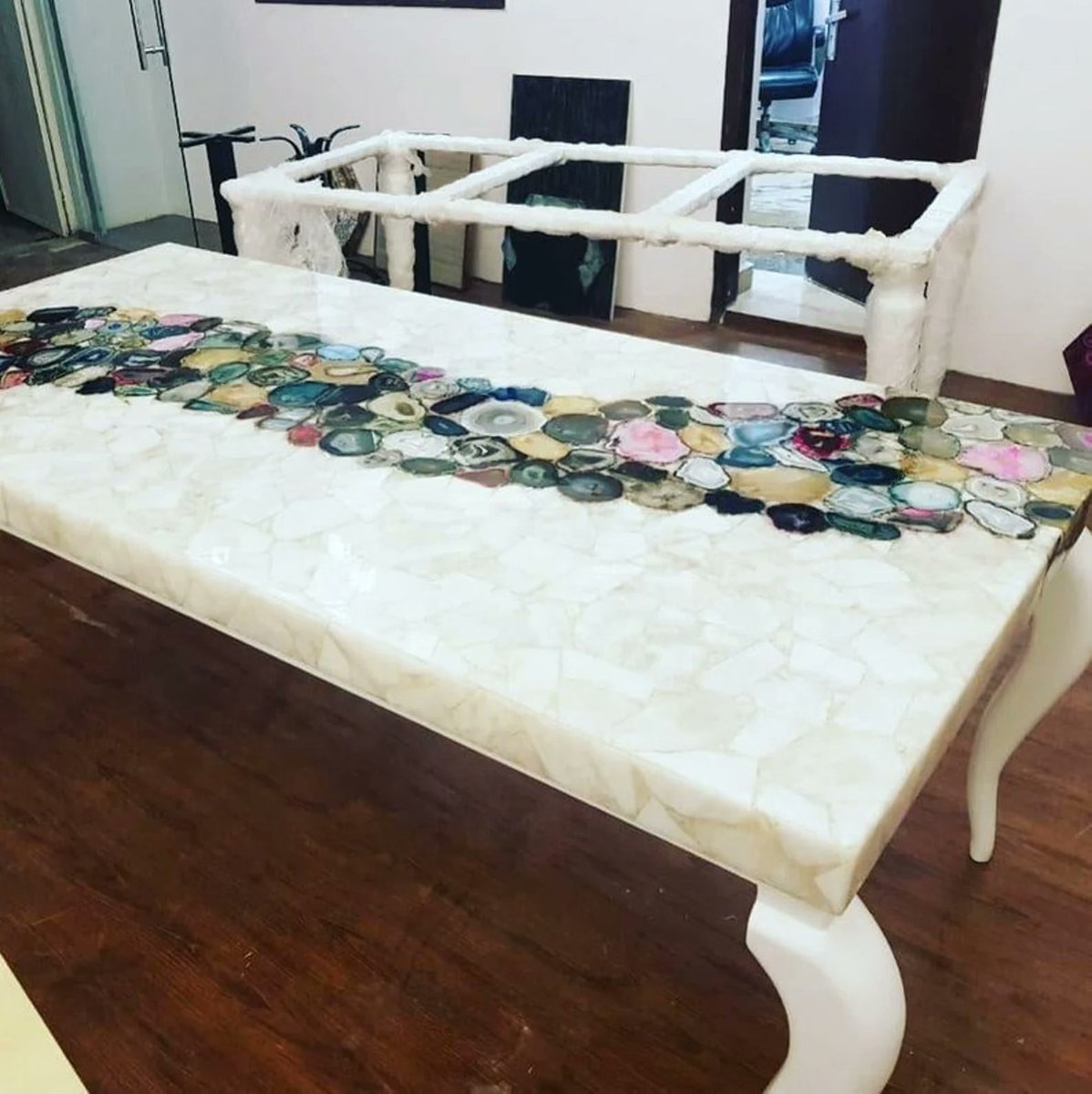 Kalvincalt's tweet image. Excited to share the latest addition to my #etsy shop: White Quartz Stone Center Sofa Dining Table Top Handmade Coffee Table Gemstone Modern Arts Luxury Office Meeting Desk Living Room Interior etsy.me/42qk84q #coffeetable #diningtable #customtable #homedecor