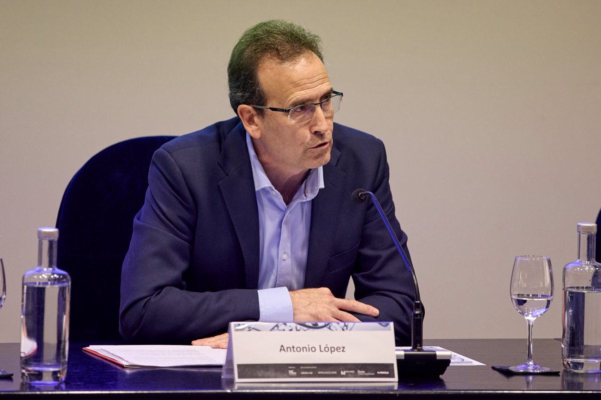 💻#EraldaketaDigitala osasunean gaiari buruzko jardunaldia

 📢Antonio López, Osasuneko zuzendari nagusia: "Eraldaketa digitalak sistemaren gabeziak zuzentzen lagundu behar digu, eta eredu modernoagoa, adimentsuagoa eta jasangarriagoa bihurtu, pazienteen onurarako" 👏