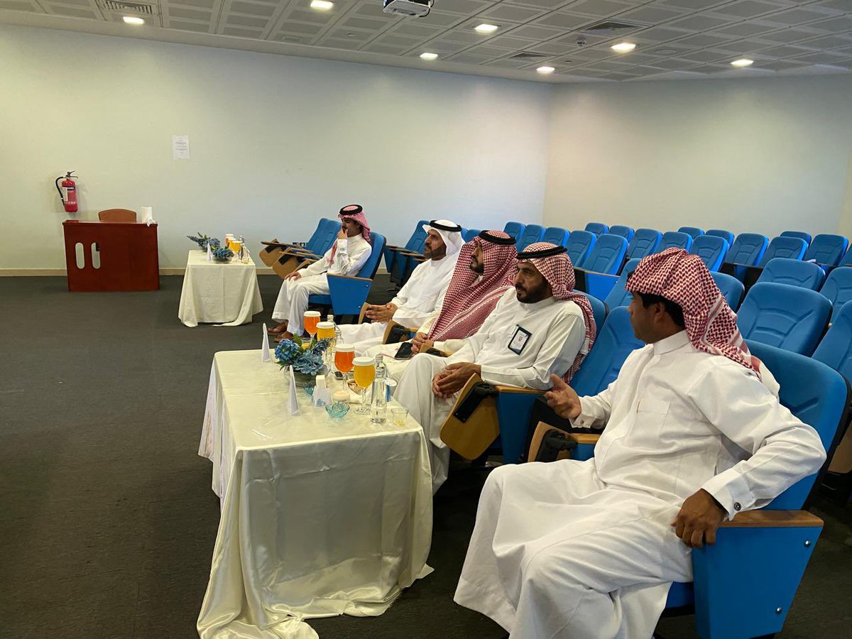 edu_baha's tweet photo. تعقد الآن جلسة مناقشة الطالبة رانيا بنت عبدالعزيز آل قمش الغامدي ماجستير التربية في تكنولوجيا التعليم لجنة المناقشة :
 د عماد جمعان الزهراني مشرفا ومقررا 
أ د  عبدالواحد سعود الزهراني مناقشا خارجيا 
د جيهان جمال عبدالرحمن العمير مناقشا داخليا https://t.co/ltTEJgiIA8